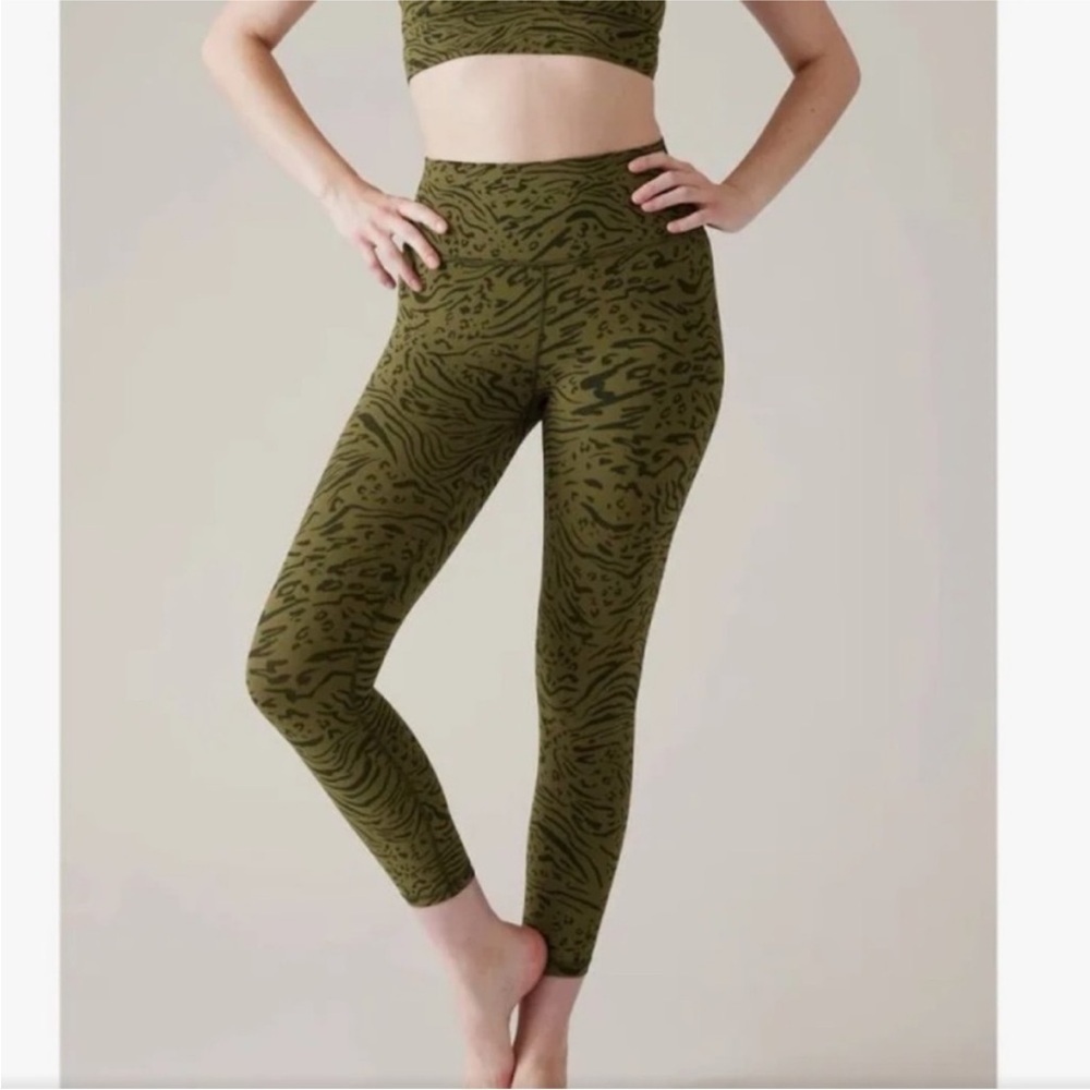 Athleta Transcend 7/8 Legging Green Animal Print Tight Sz S